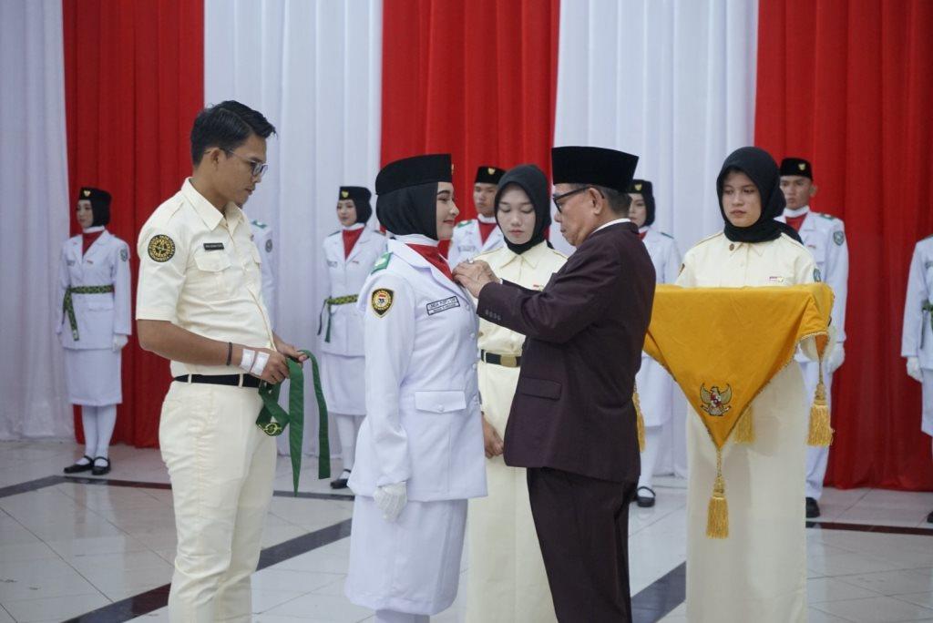 Kukuhkan 35 Anggota Paskibra, Ini Pesan Bupati Hidayat