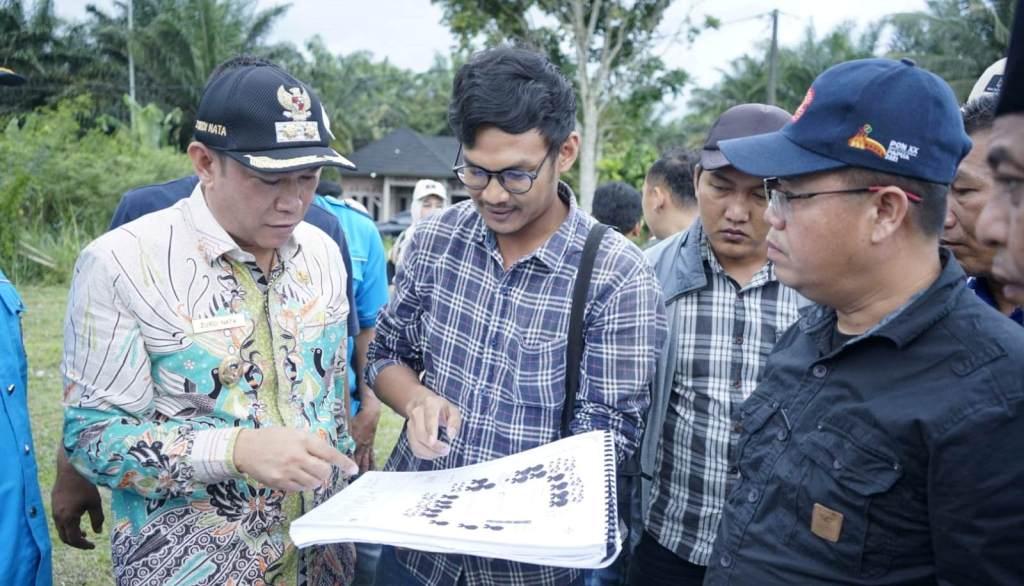 Tinjau Titik Nol Stadion Mini, Wabup Zurdi Minta Kontraktor Kerja Sesuai Spek