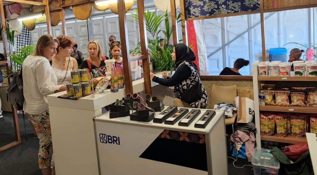 Lambungkan Image Teh Indonesia di Mata Dunia, BRI Dukung UMKM Sila Tea di Pasar Tong Tong Belanda