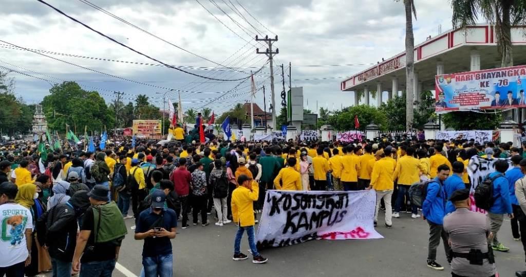 Video: Ribuan Mahasiswa Bengkulu Demo Tolak Kenaikan Harga BBM