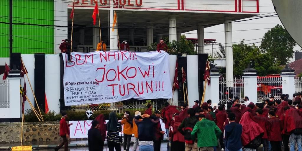 Aksi Demo AMM Bengkulu: BBM Naik, Jokowi Turun
