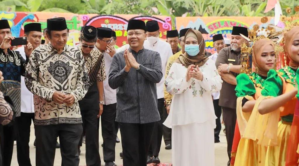 Gubernur Rohidin Didampingi Istri Resmikan Masjid Al Hasanah Bengkulu Selatan