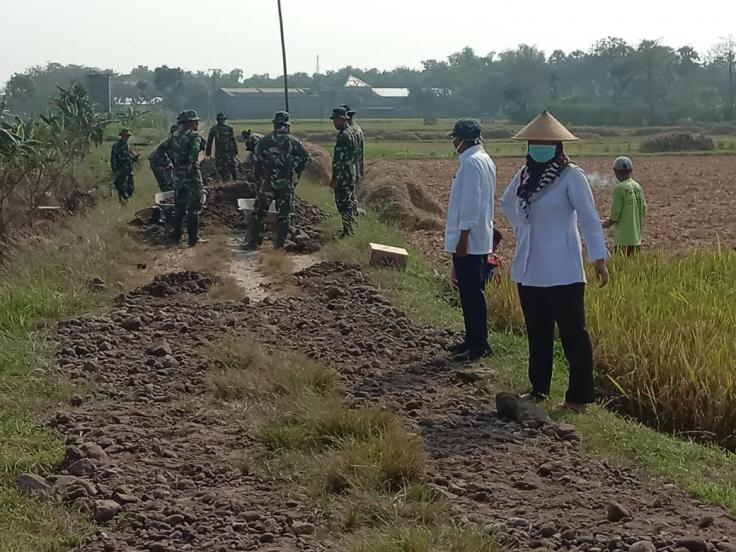 BBM Naik, Ketua Komisi II Minta Gubernur Naikkan UMR