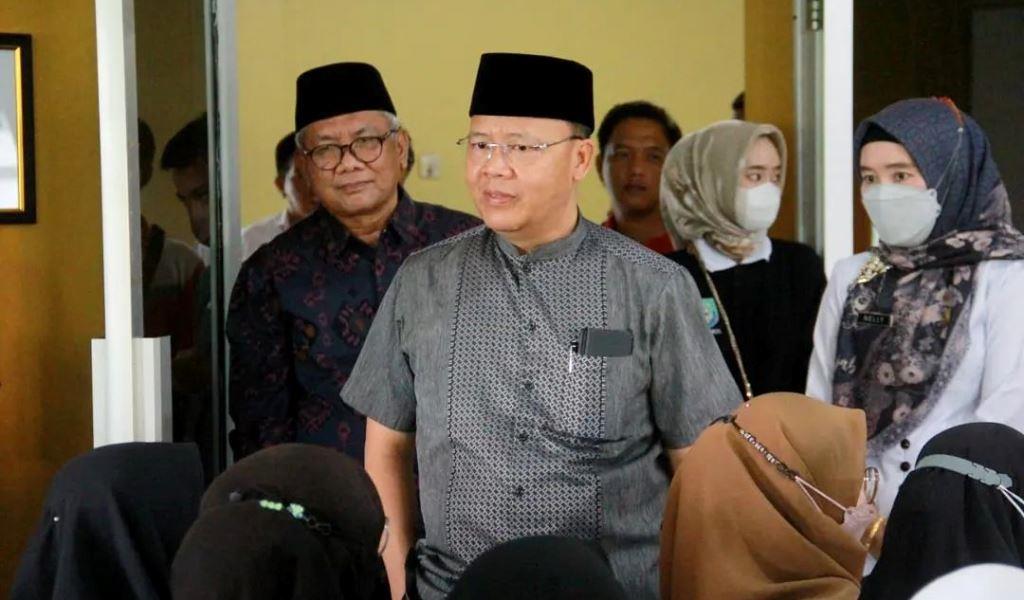 Gubernur Salurkan Beasiswa untuk 150 Mahasiswa Kurang Mampu