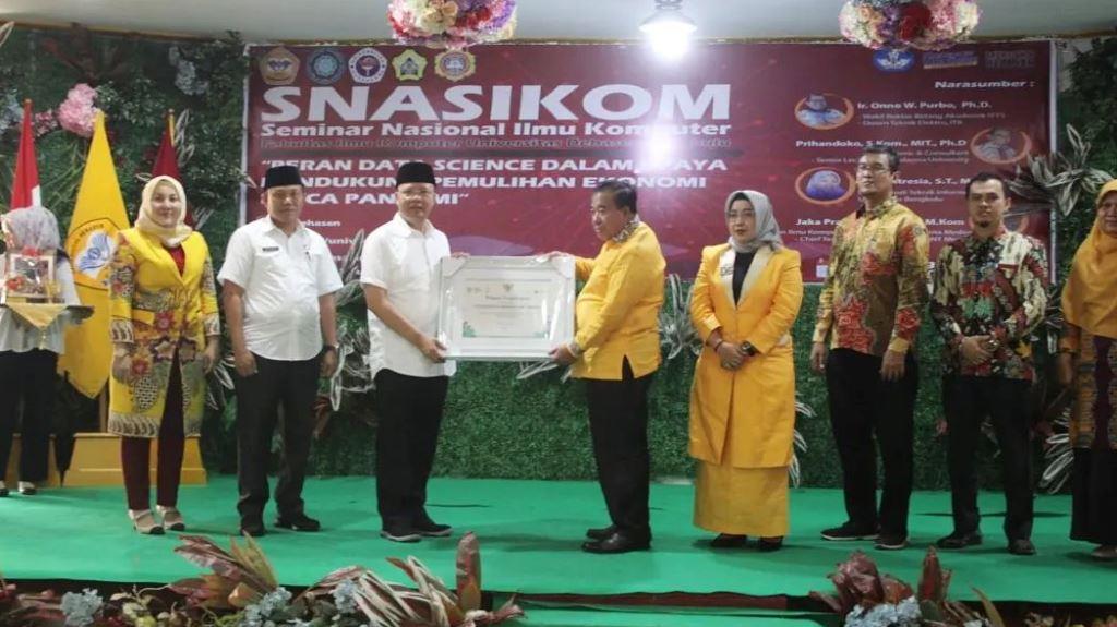 Buka Semnas Unived, Gubernur Rohidin Sampaikan Ekonomi Masa Depan