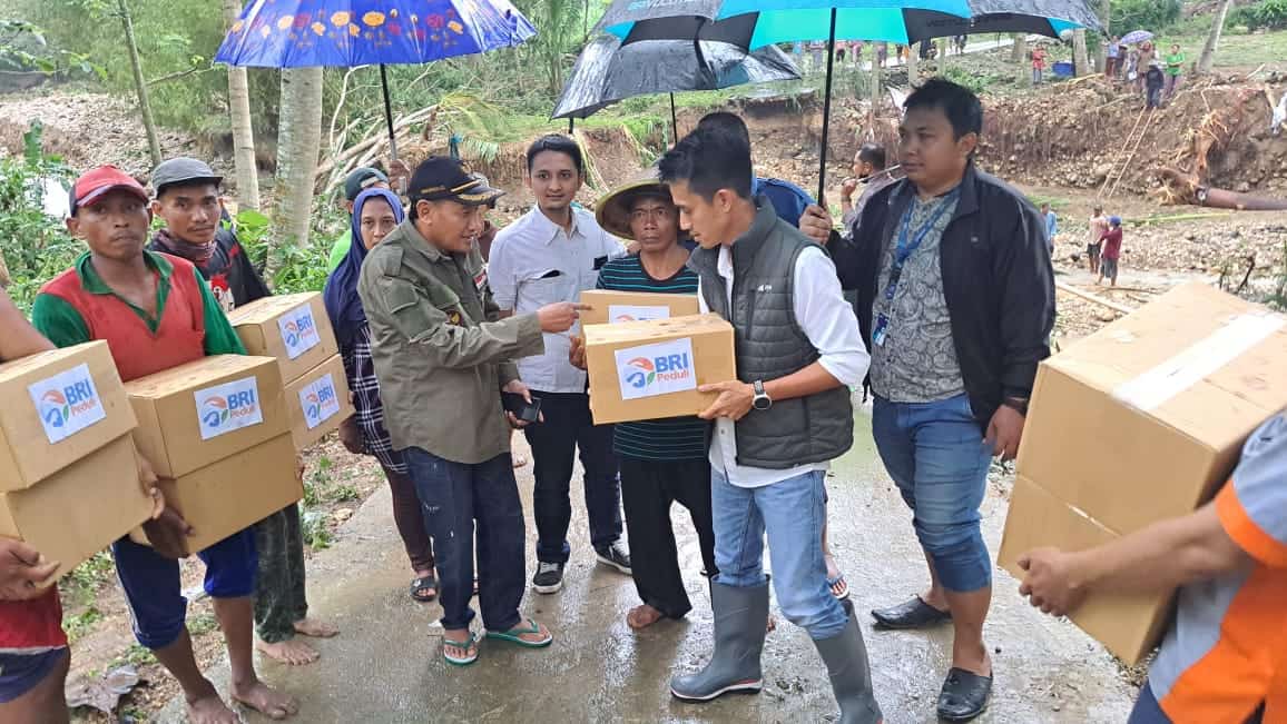 Bencana Banjir Melanda Jawa Timur, BRI Peduli Tanggap Darurat Salurkan Bantuan