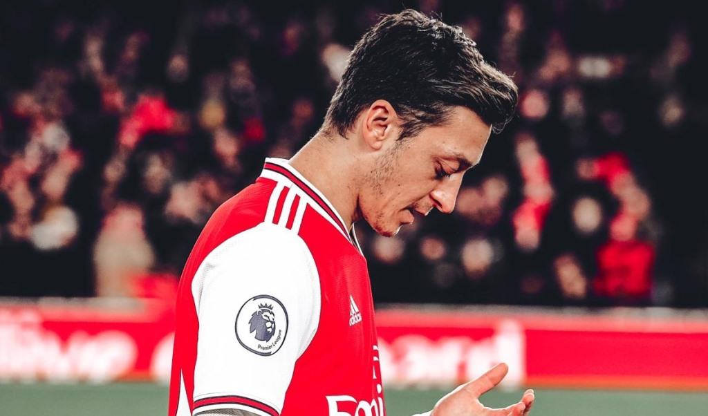 Ozil hingga Barcelona Ucapkan Duka untuk Tragedi Sepak Bola Indonesia