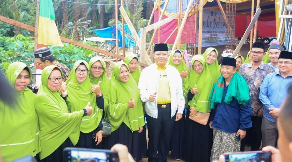 Kunjungan ke Bengkulu Selatan, Gubernur Serahkan Bantuan Tenis Meja dan Hadiri Lomba Rebana