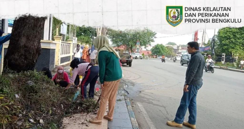 Gelar Jumat Bersih, Kadis DKP Siap Ciptakan Lingkungan Kerja yang Sehat
