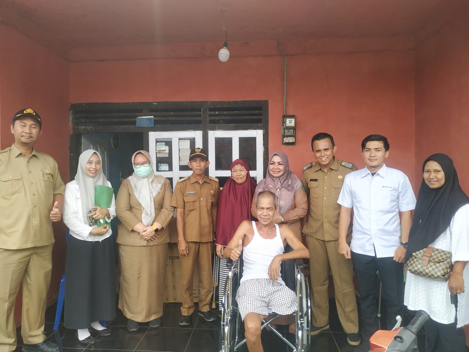 Dinas Sosial Kota Bengkulu Berikan Bantuan Kursi Roda Sebagai Bentuk Kepedulian Pemkot Bengkulu