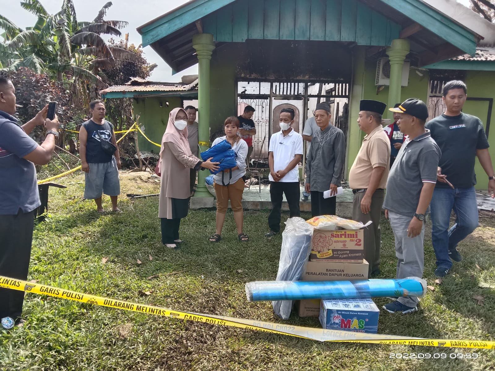 Dinas Sosial Kota Bengkulu Berikan Bantuan Korban Kebakaran Di Bentiring Permai