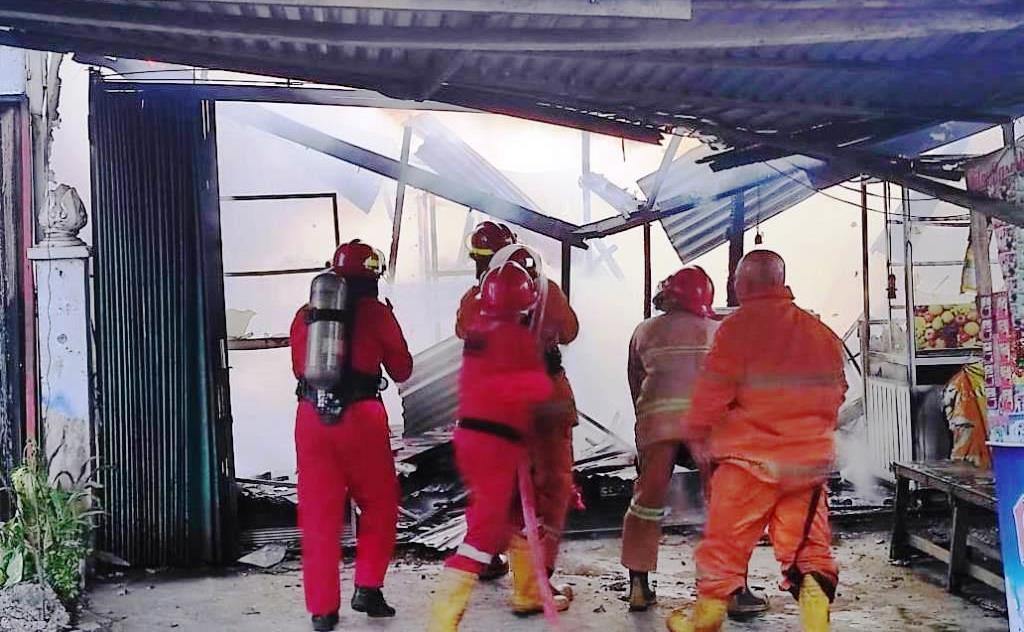 Kebakaran Tiga Ruko di Tanah Patah Berhasil Dipadamkan