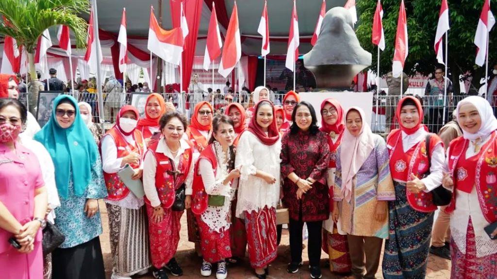 Napak Tilas hingga Jahit Bendera Merah Putih Serentak Warnai PHI di Bengkulu
