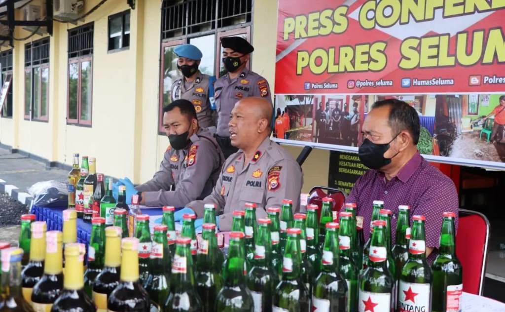 Polres Seluma Amankan Ratusan Botol Miras dalam Ops Pekat