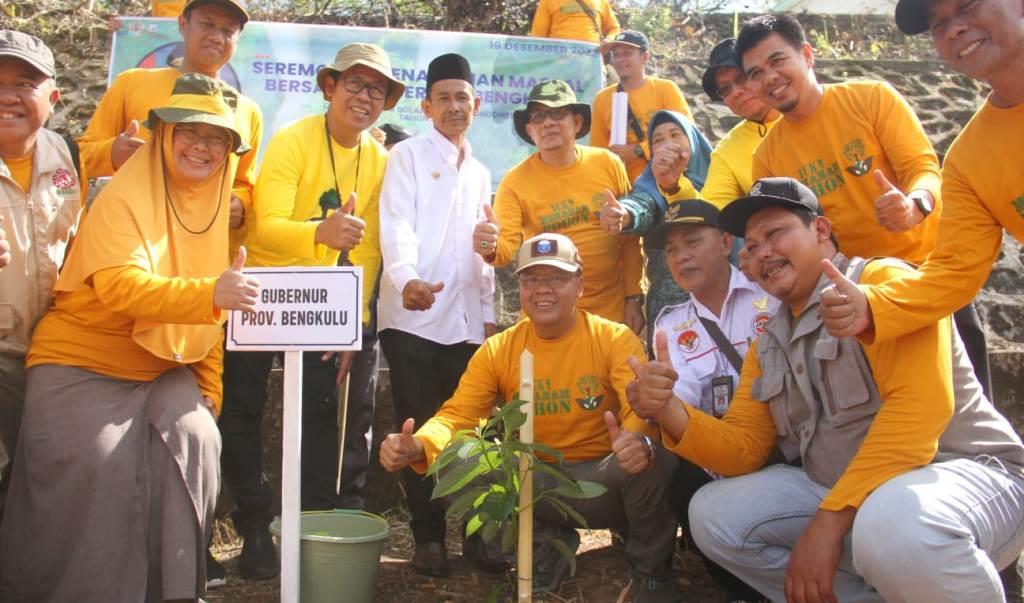 Aksi Tanam Durian dan Alpukat Tandai HMPI di Bengkulu