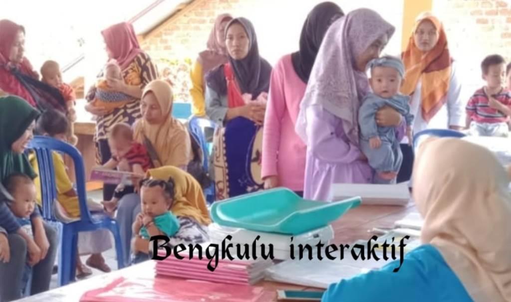 Gandeng Tim Dinkes Lebong, Desa Tabek Blau Gelar Posyandu Rutin