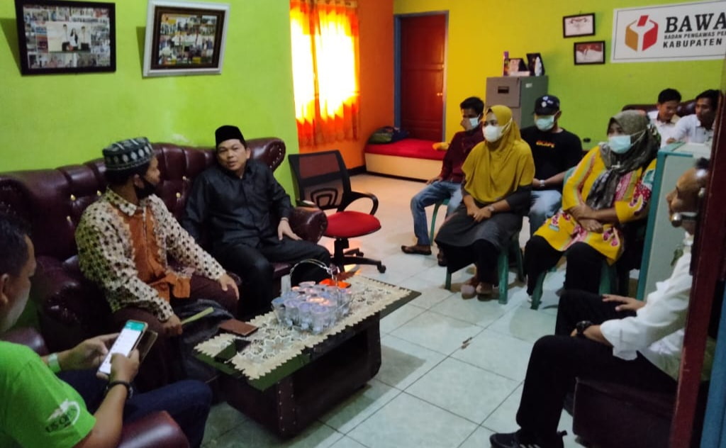Main Uang Saat Rekrut Panwas Desa, Warga Minta Panwascam SAM Dipecat