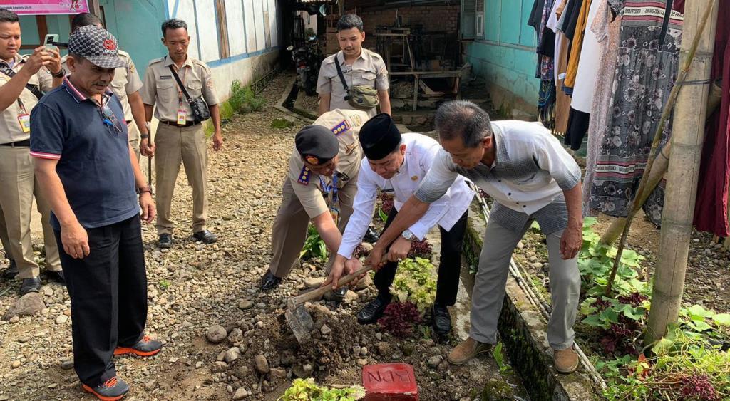 Simbolis GEMAPATAS di Lebong Ditandai dengan Pemasangan Patok Tanah di Desa Kota Baru