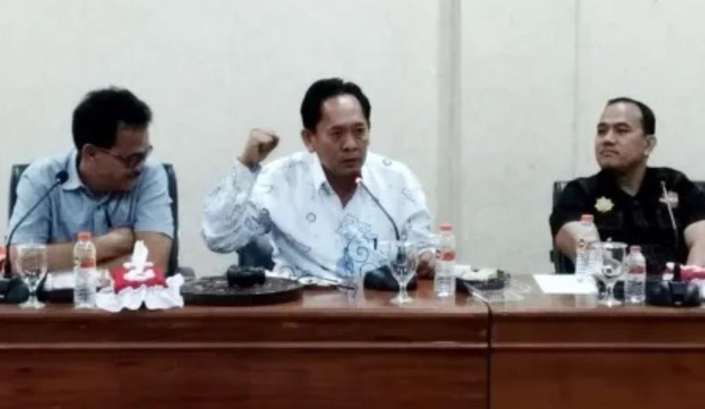 Komisi II DPRD Kota Hearing Bersama DLH Terkait Bak Kontainer