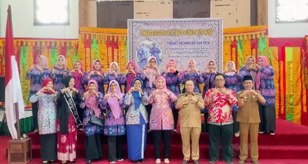 Lomba Peragaan Batik Tando Pusako Ikut Semarakkan HUT Mukomuko