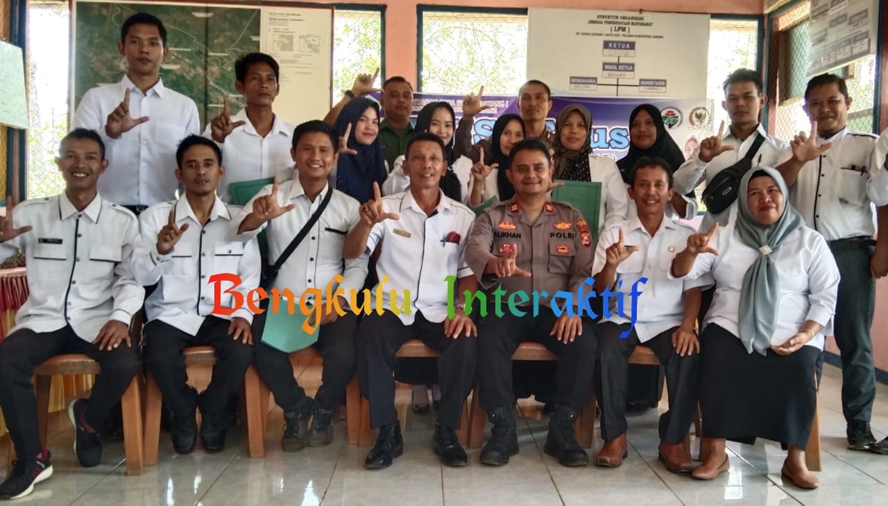 Lantik 10 Perangkat Desa, Pjs Kades Sukau Datang I Minta Saling Bersinergi