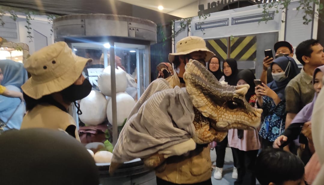 Resmi Dibuka, Wahana Dinosaurus Hadir di Bencoolen Mall