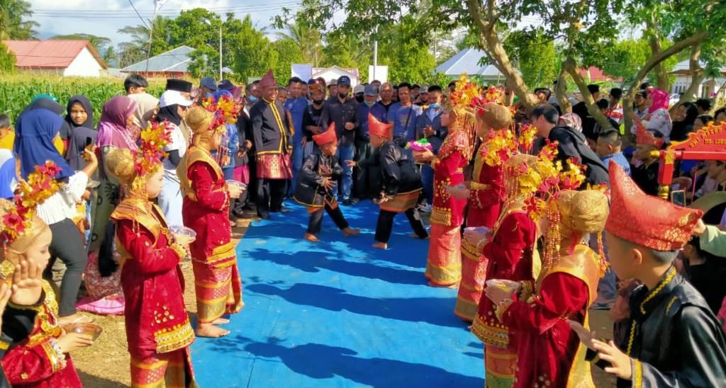 Tari Kejei Khas Suku Rejang Sambut Kedatangan Peserta Rakernas AMAN VII