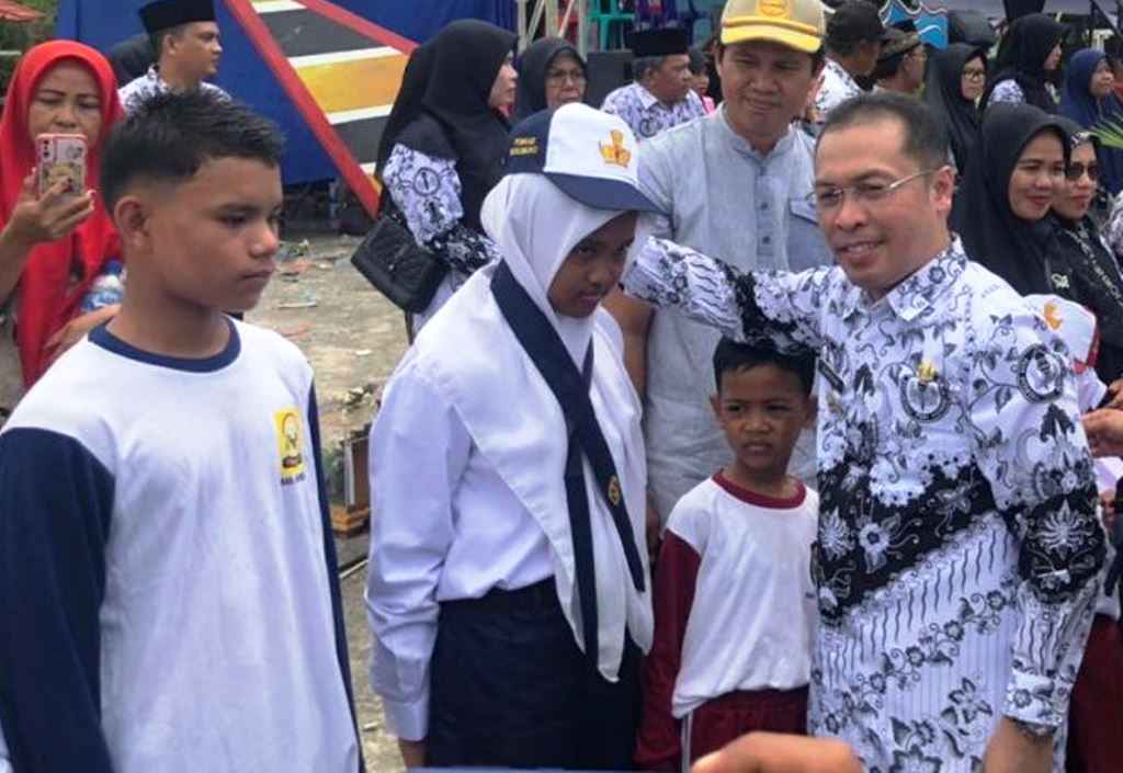 Pemkab Mukomuko Kembali Anggarkan Bantuan Seragam Sekolah Gratis Tahun 2023