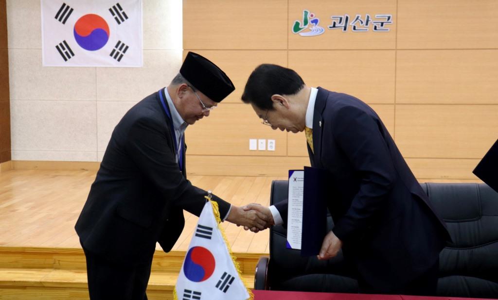 Gubernur Rohidin Jadi Warga Kehormatan Goesan Korea Selatan