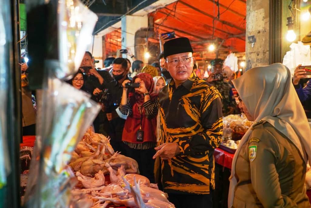 Gubernur Rohidin Turun Langsung Cek Pasar Pastikan Stok Sembako Aman