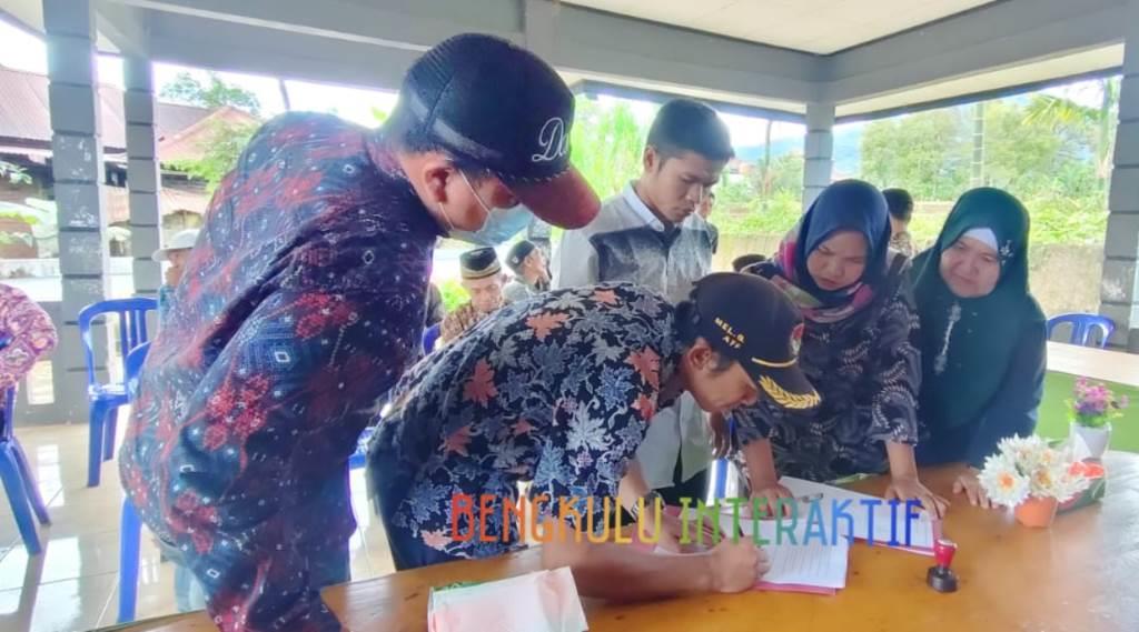 Sahkan APBDes Tahun 2023, Pjs Kades Deneu Lebong Ajak Warga Bersama Mengawasi