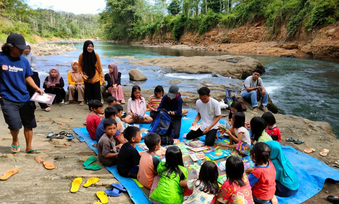 Penggiat Literasi Seluma Hadirkan Lapak Baca Gratis di Tempat Wisata