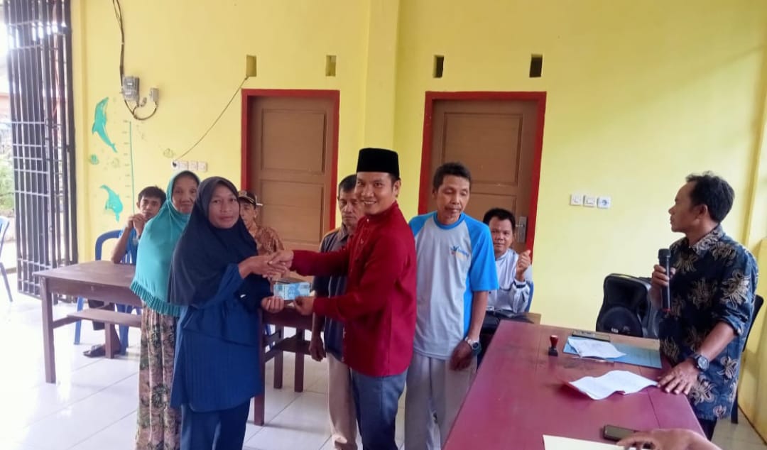 Pemdes Air Latak Kembali Salurkan BLT-DD Tahap III