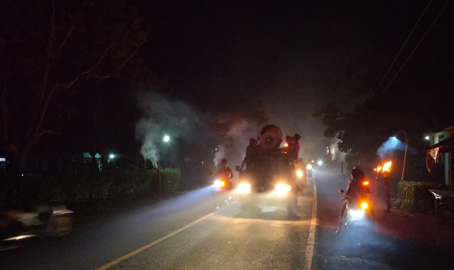 Sambut Idul Fitri 1444 H, Ratusan Warga di Seluma Gelar Pawai Obor Beriring Takbir