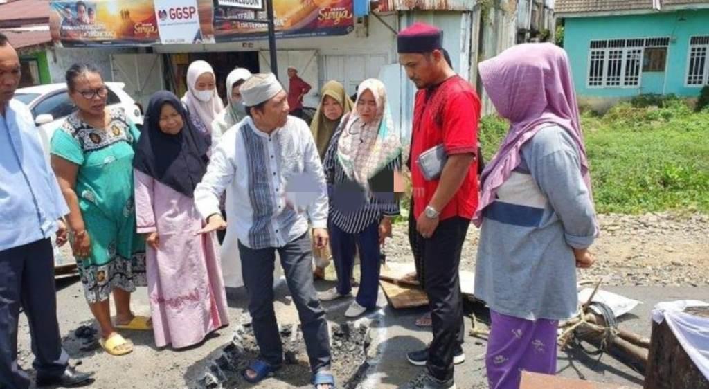 Anggota Dewan Dedi Yanto Tinjau Langsung Jalan Rusak yang Dikeluhkan Warga