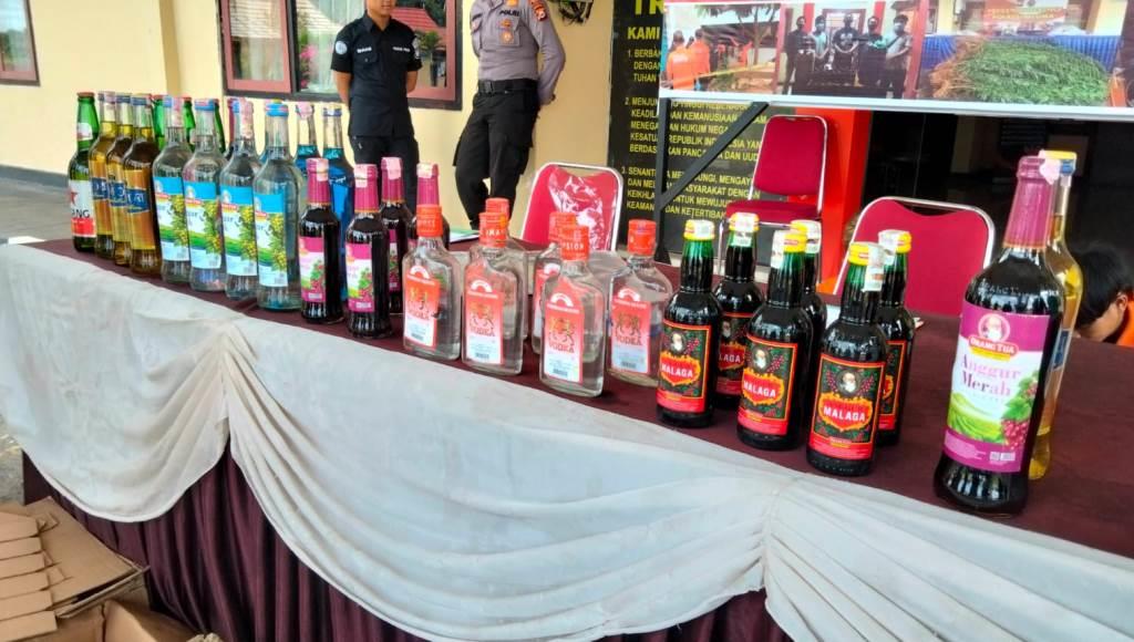 Razia Pekat Ramadan, Polres Seluma Amankan Ratusan Botol Miras