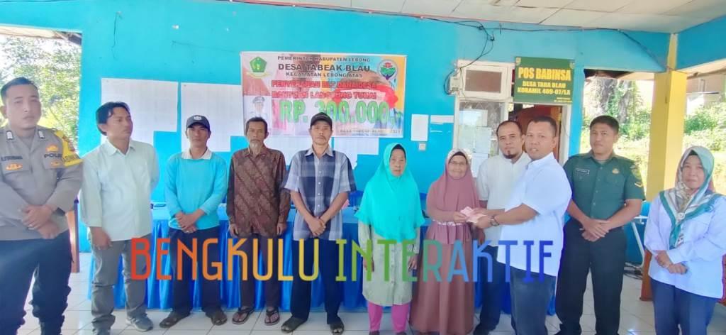 Pemdes Tabeak Blau Salurkan BLT-DD Tahap 1 ke 31 KPM