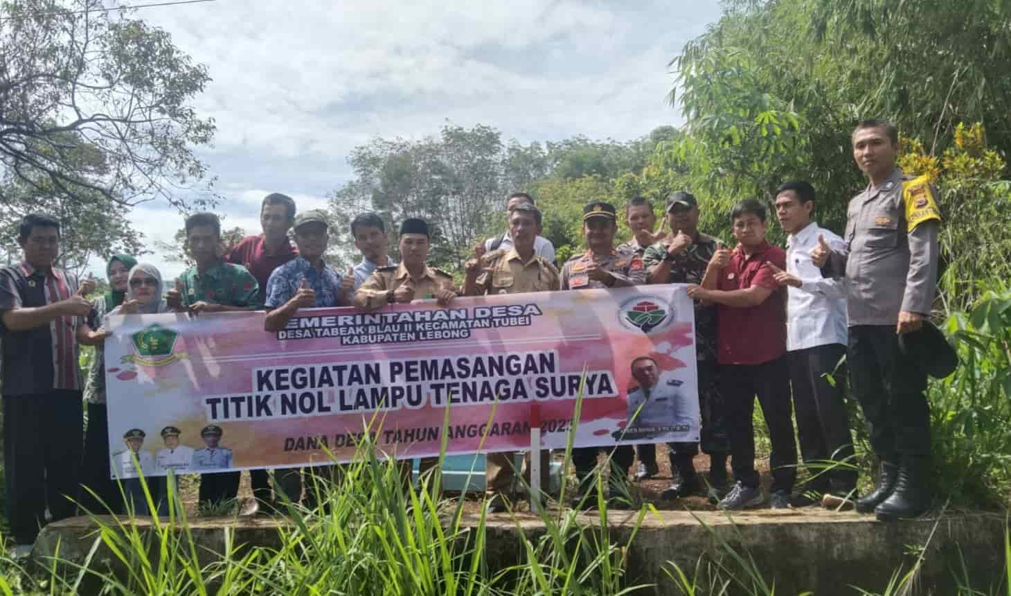 Pemdes Tabeak Blau II Gelar Titik Nol Proyek Lampu Jalan dan Bagikan Bibit Tanaman