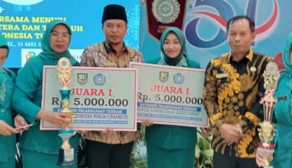 TP-PKK Kaur Boyong Tiga Piala pada Puncak Peringatan HKG PKK ke-51