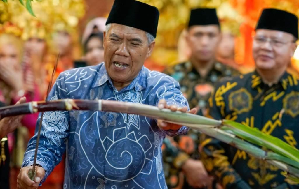 Prosesi Adat Pancung Tebu Akhiri Perayaan HUT Rejang Lebong ke-143