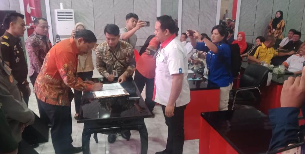 Pemda Bengkulu Utara Salurkan Bantuan Keuangan untuk 12 Partai Politik