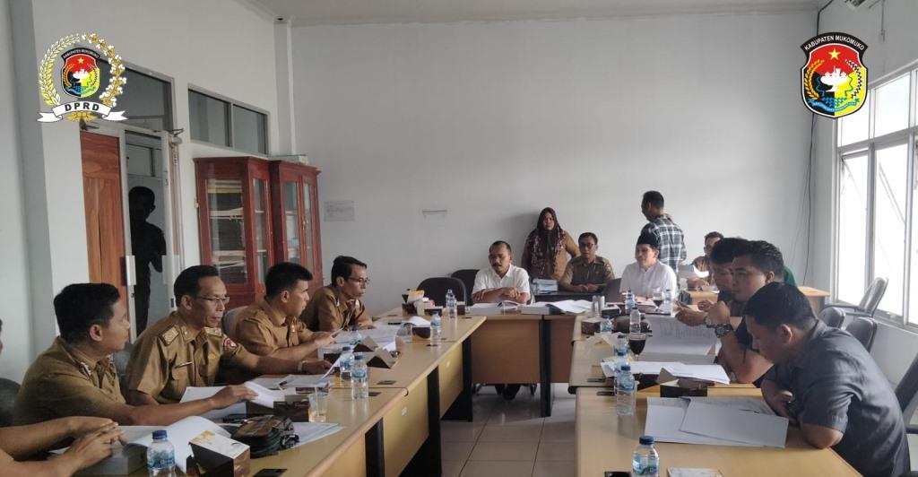 Ketua DPRD Mukomuko Minta Pansus Selesaikan Raperda LKPD Tepat Waktu
