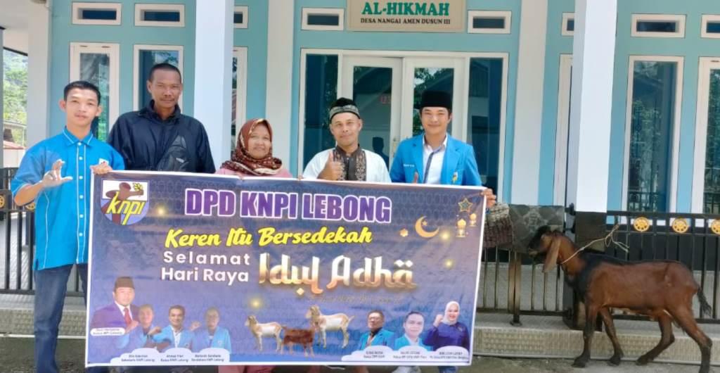 Program Kedua DPD KNPI Lebong Serahkan Dua Hewan Qurban