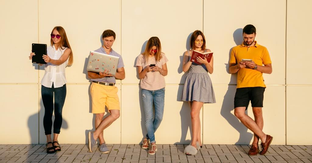 Apa Itu iGen? Multitasking tapi Rentan Isolasi Sosial