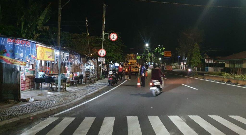 Pemkot Pasang Rambu Larangan Truk Bertonase Besar Melintas di Jalan Hibrida