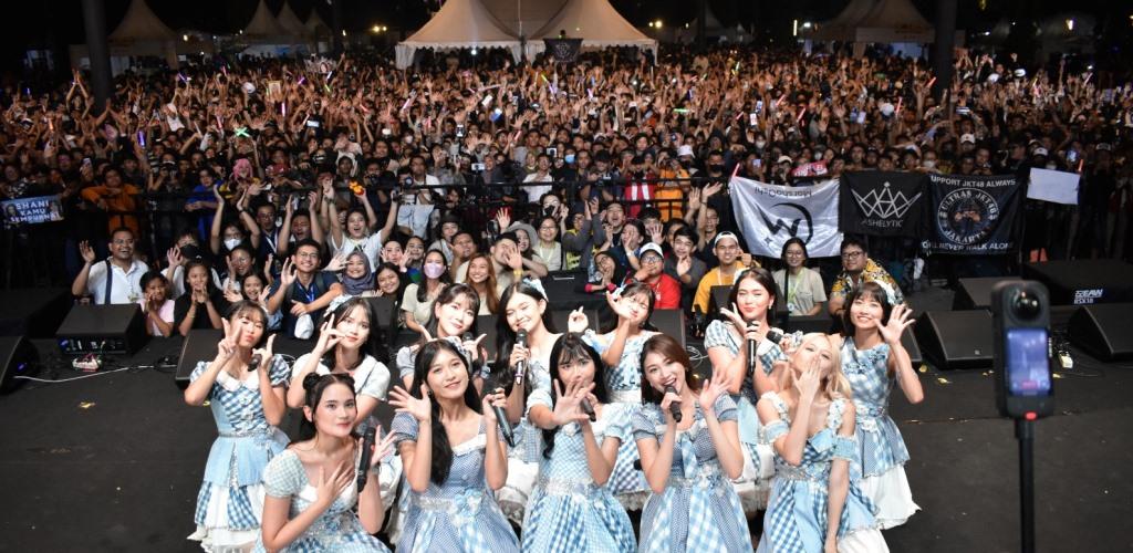 JKT48 Pecahkan Histeria Fans di Stadion GBK Jakarta