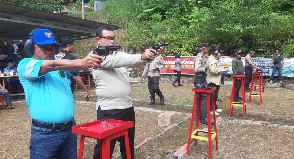 Meriahkan Hari Bhayangkara ke-77, Bupati Lebong Ikut Lomba Menembak