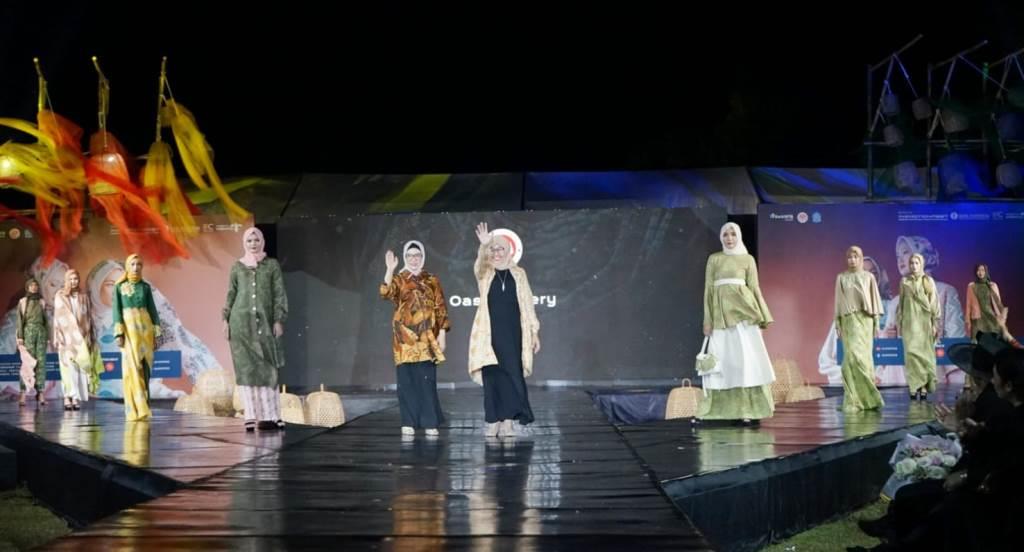 Tampil pada Ajang LIMOFF 2023, Derta Rohidin Kenalkan Kain Besurek ke Dunia