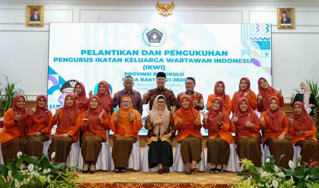 Hadiri Pelantikan IKWI, Gubernur Rohidin: Wartawan Pembangun Opini Publik