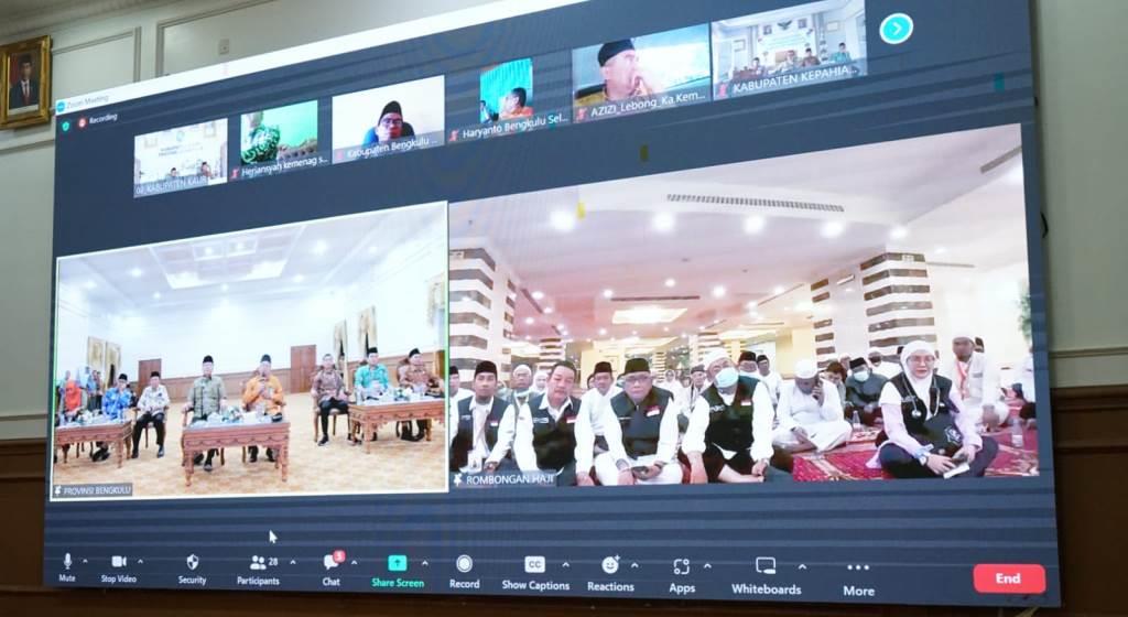 Video Call dengan Jemaah Haji, Gubernur Rohidin Pesan Jaga Kesehatan